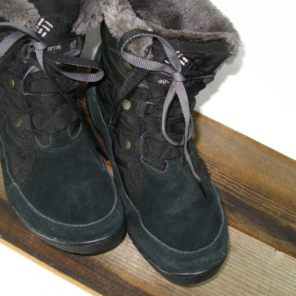 Columbia Ankle boots - Size 8 - Like  New - Picture 2 of 6